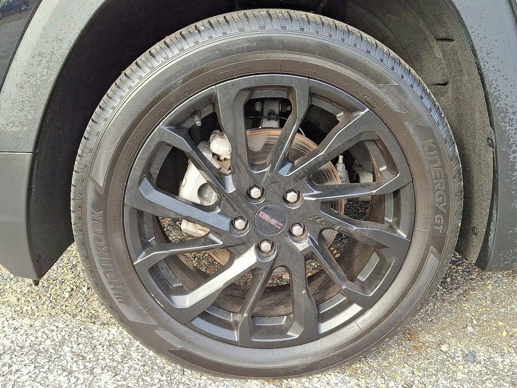 Used 2023 GMC Terrain SLE w/ Driver Convenience Package image 9