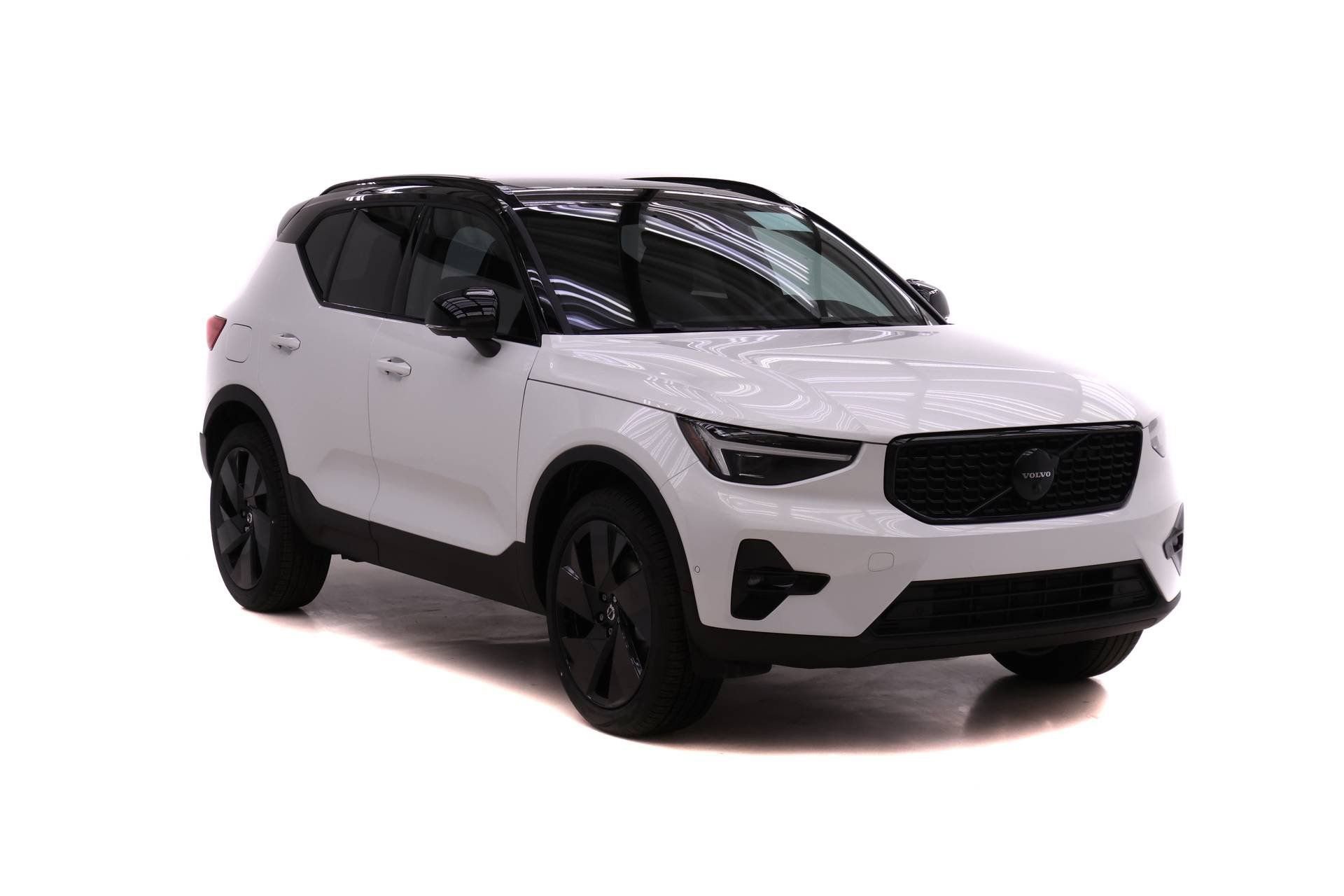 New 2026 Volvo XC40 B5 Ultra w/ Protection Package Premier AWD/4WD image 2