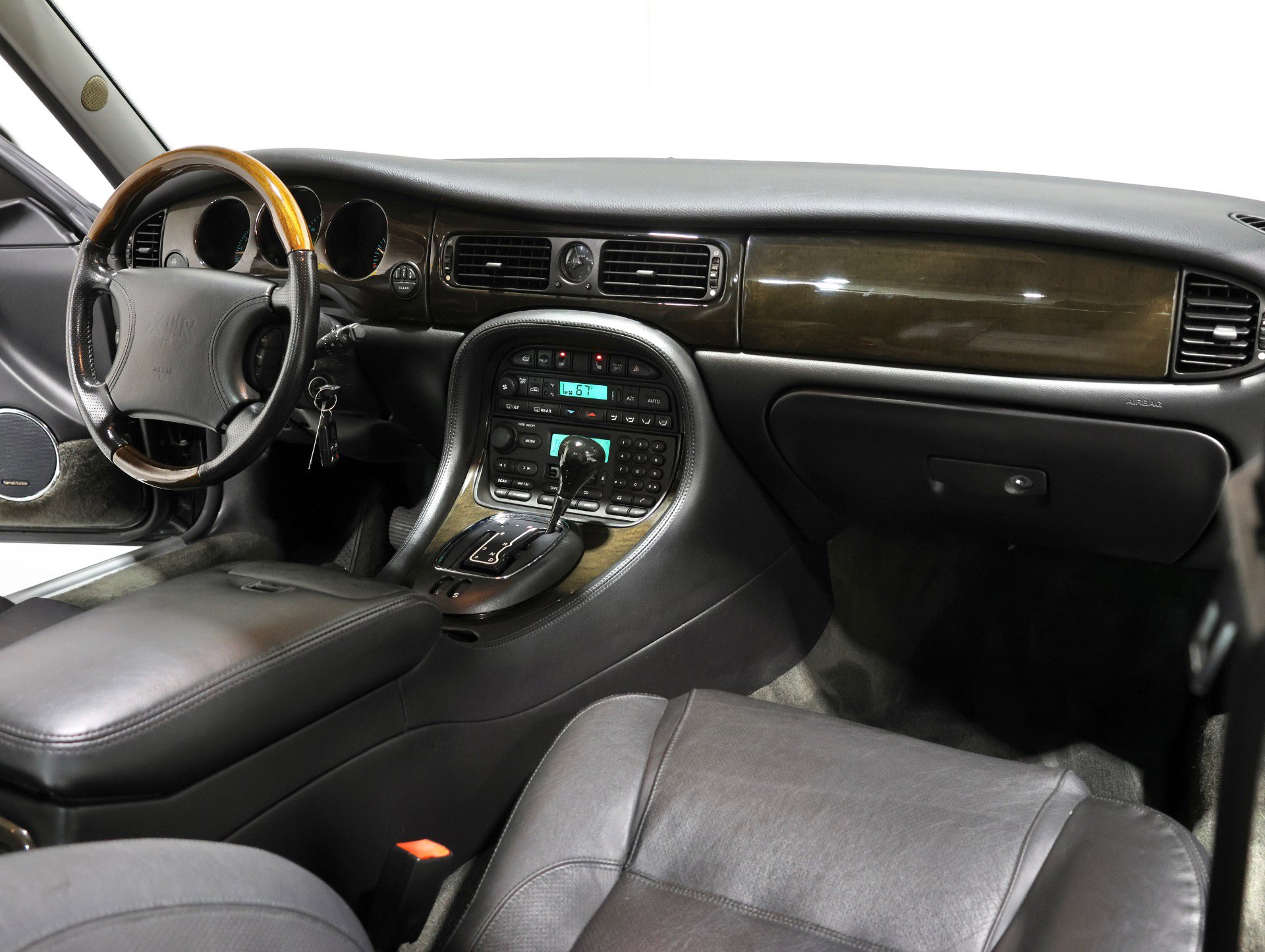 Used 1998 Jaguar XJ8 RWD image 56