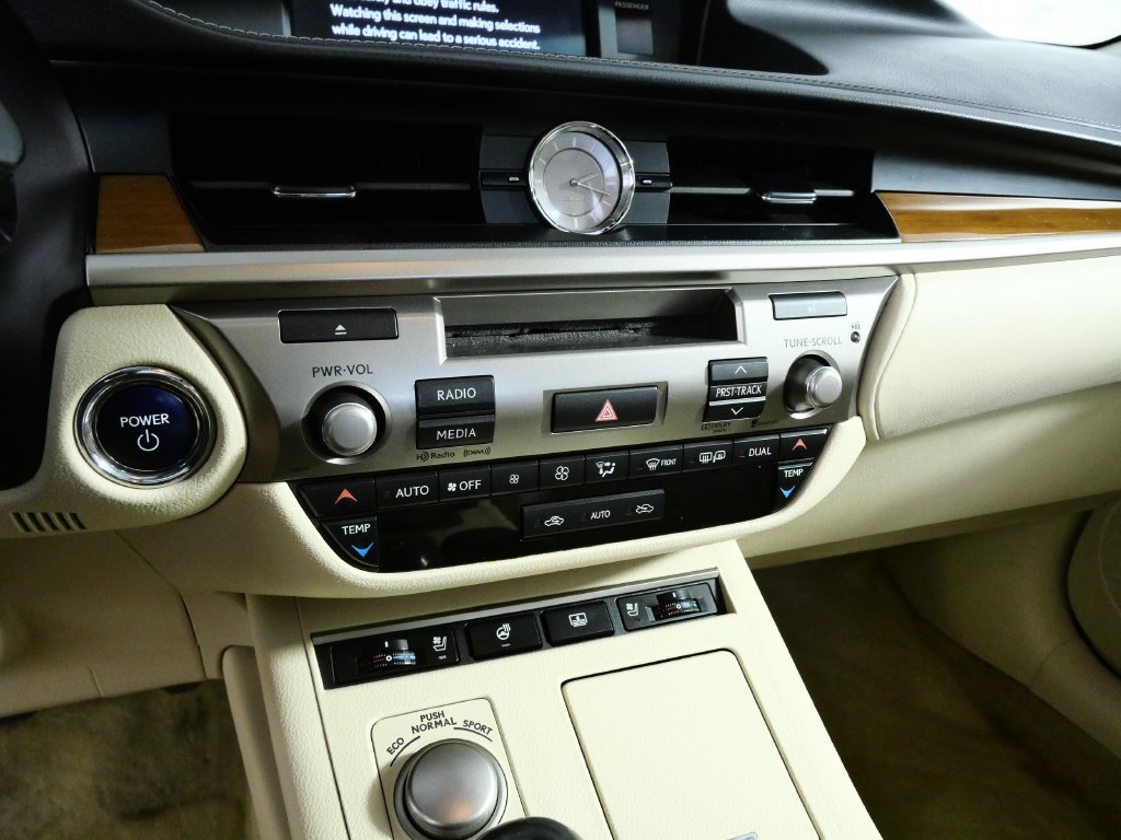 Used 2013 Lexus ES 300h w/ Luxury Pkg FWD image 20