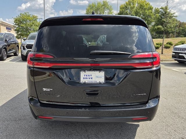 Used 2026 Chrysler Pacifica Limited w/ S Appearance Package FWD image 7
