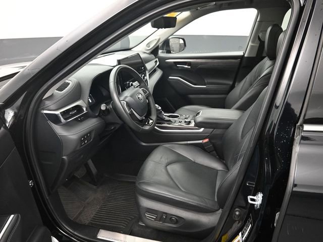 Used 2024 Toyota Highlander Platinum image 9