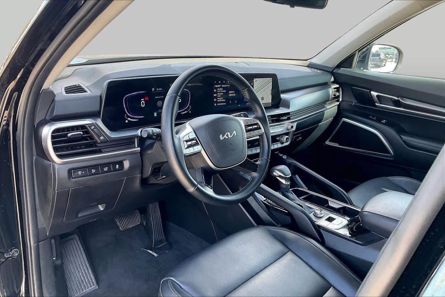 Used 2025 Kia Telluride S FWD image 17