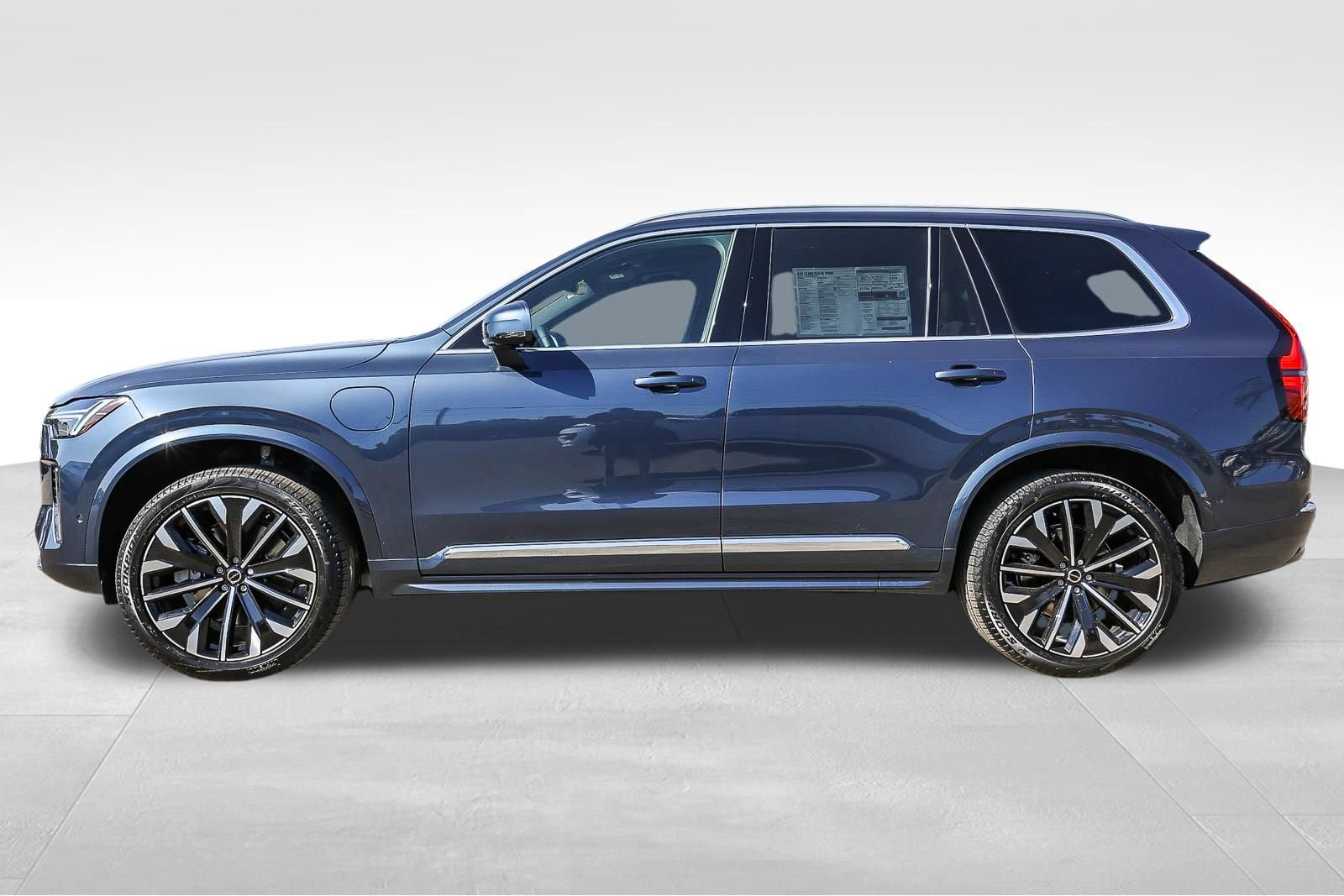 New 2026 Volvo XC90 T8 Plus w/ Protection Package Premier AWD/4WD image 8