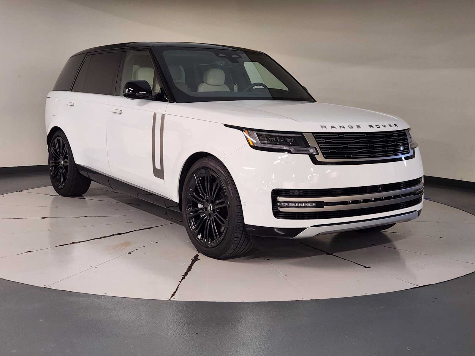Used 2024 Land Rover Range Rover Long Wheelbase SE AWD/4WD image 7