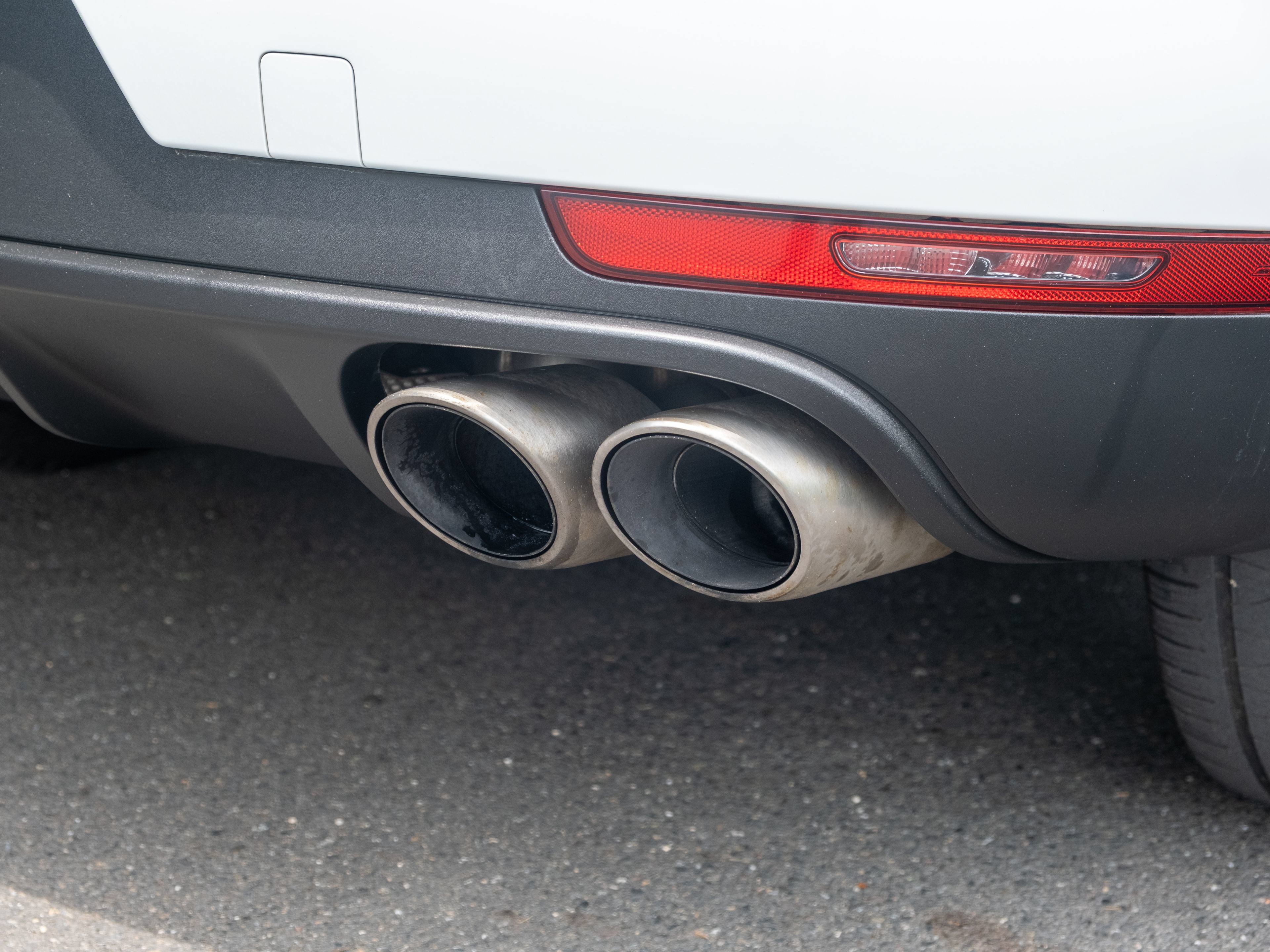 Certified 2021 Porsche Macan S AWD/4WD image 23