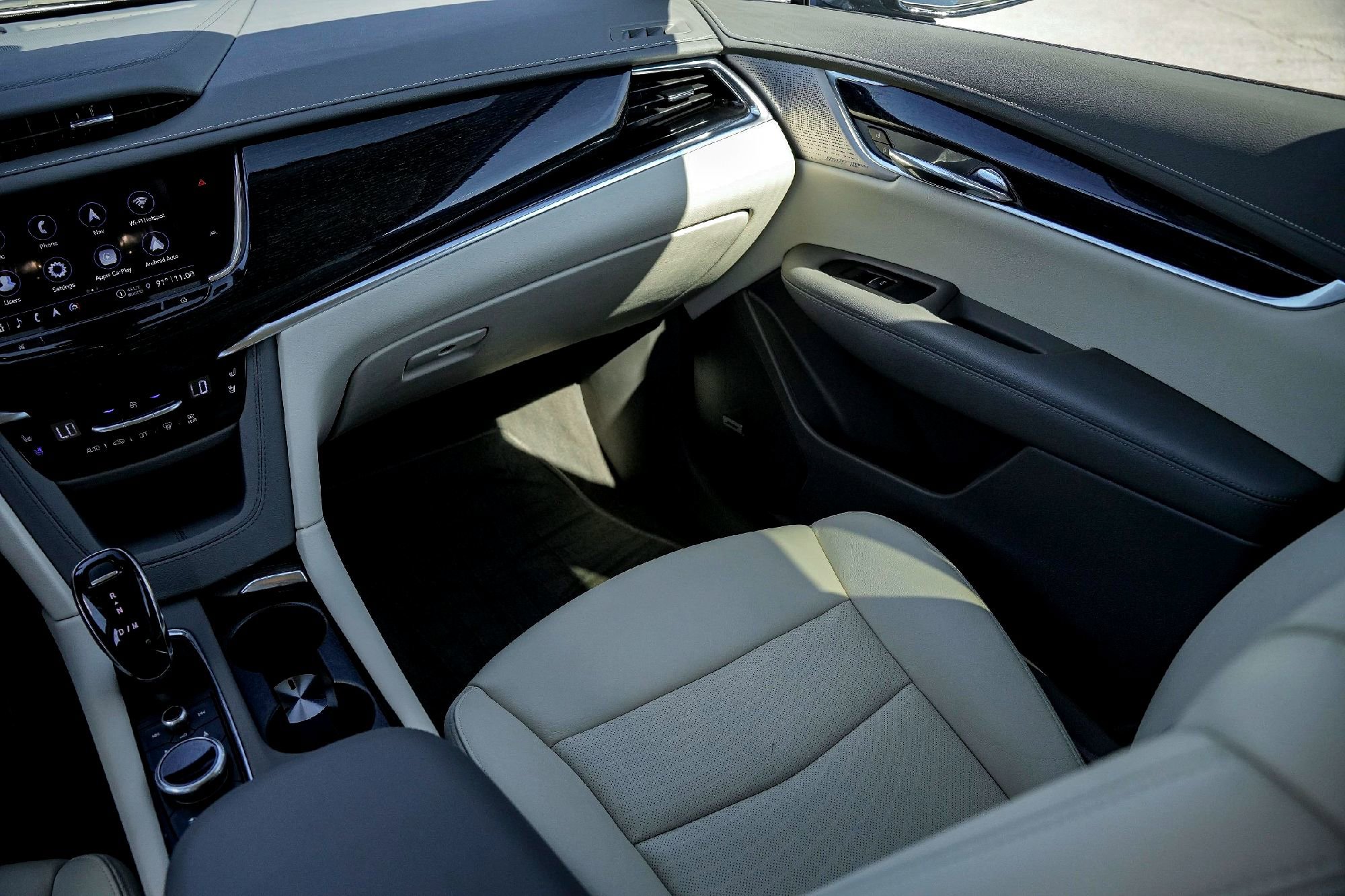 Used 2025 Cadillac XT6 Premium Luxury image 28