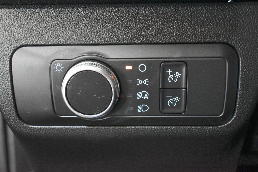 Used 2022 Ford Escape SE w/ SE Sport Appearance Package image 18