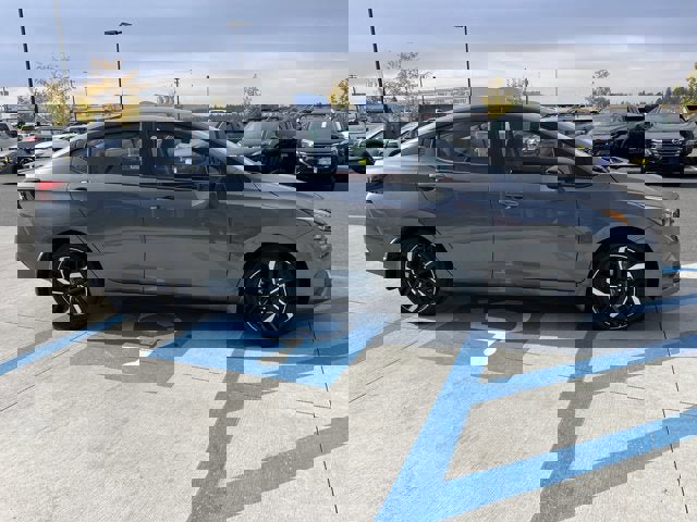 New 2025 Nissan Versa SR w/ Trunk Package image 5