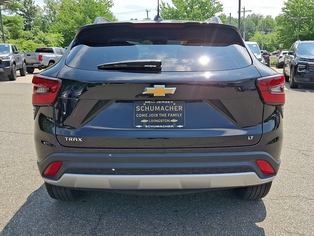 Certified 2024 Chevrolet Trax LT w/ LT Convenience Package FWD image 5