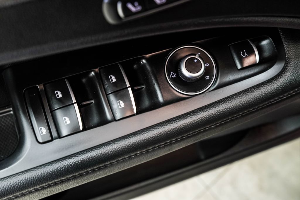 Used 2023 Alfa Romeo Stelvio Ti image 42