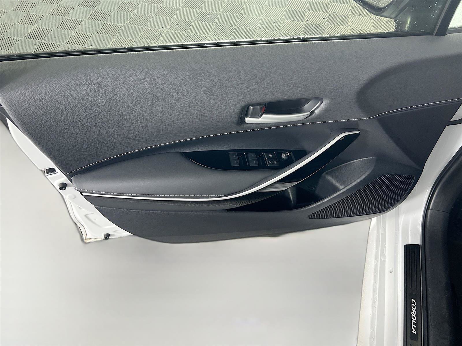 Used 2025 Toyota Corolla XSE FWD image 18