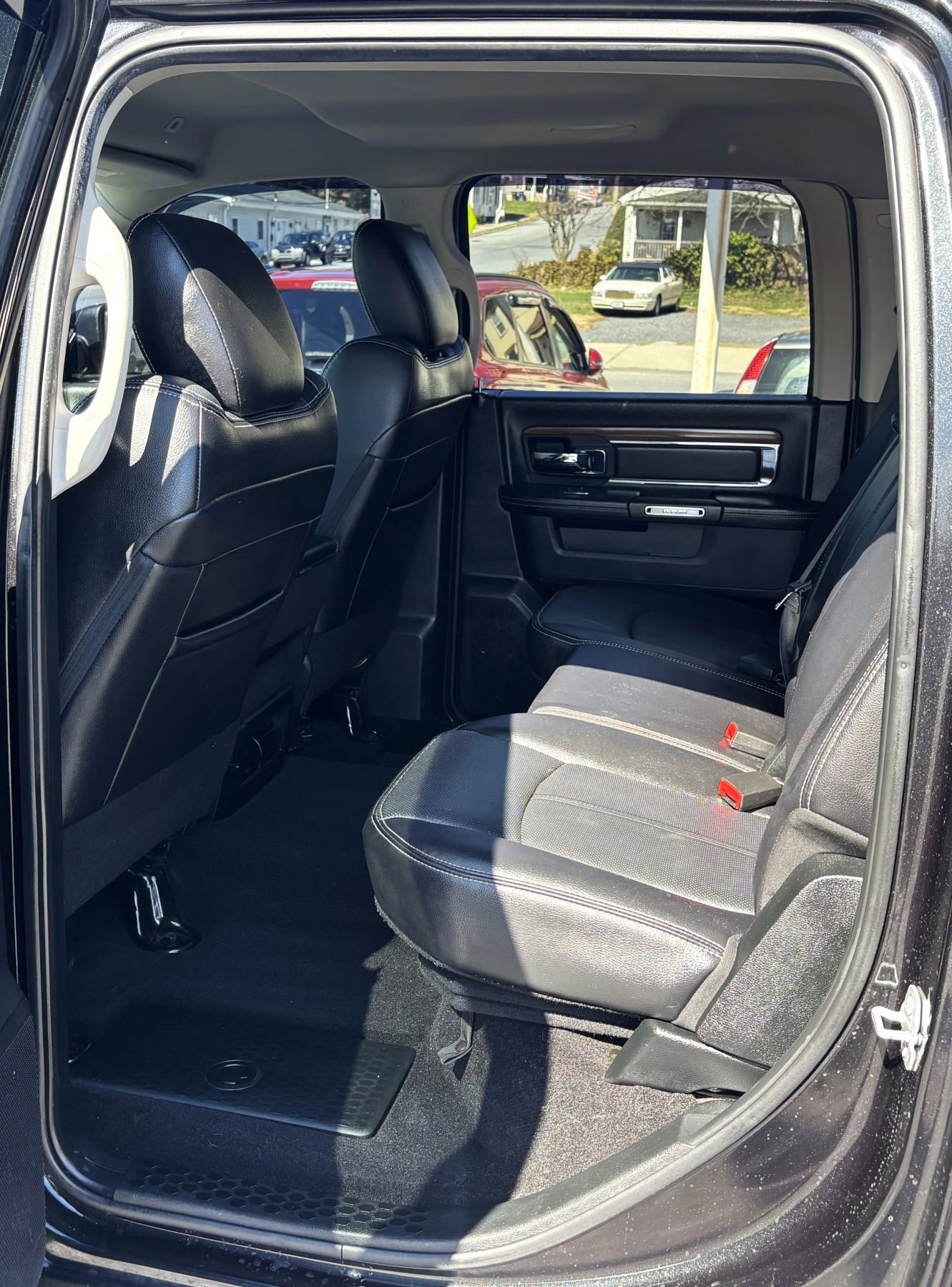 Used 2018 RAM 1500 Laramie w/ Convenience Group image 9