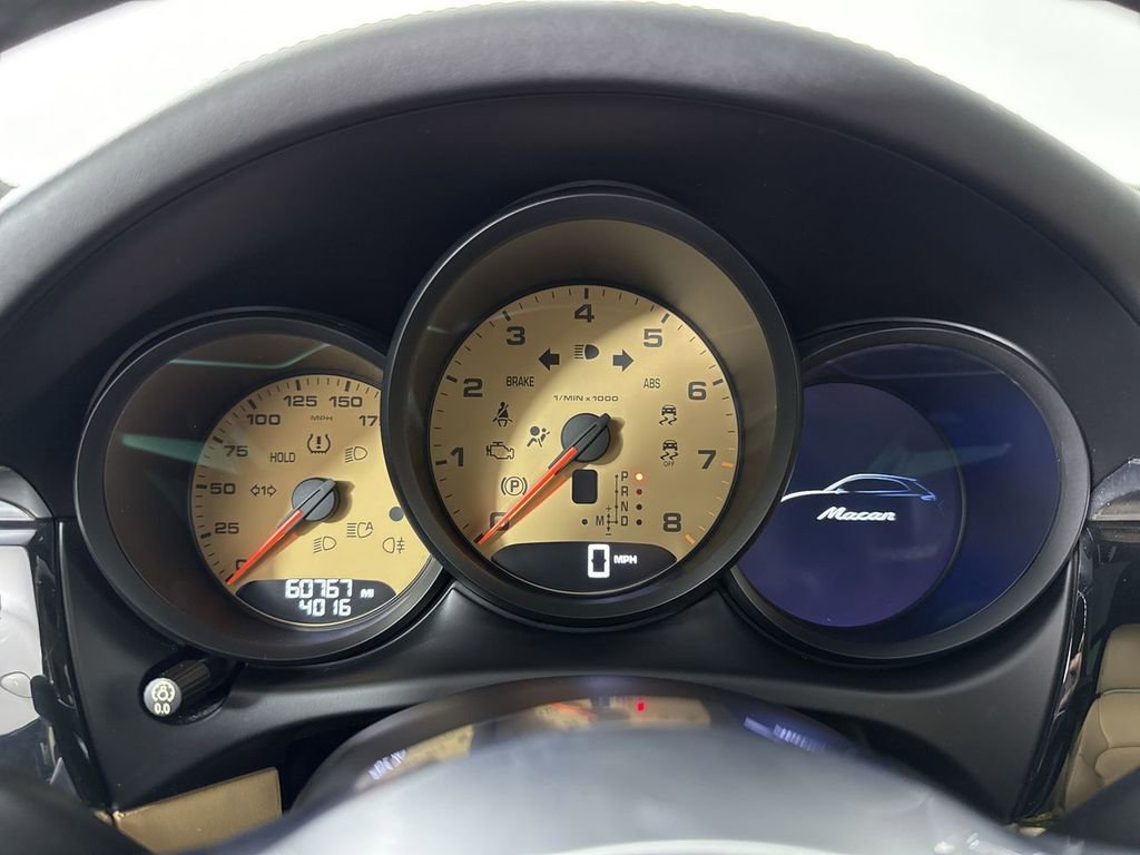 Certified 2018 Porsche Macan image 35