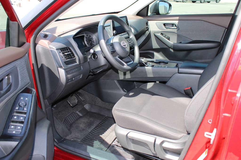 Used 2023 Nissan Rogue S FWD image 12