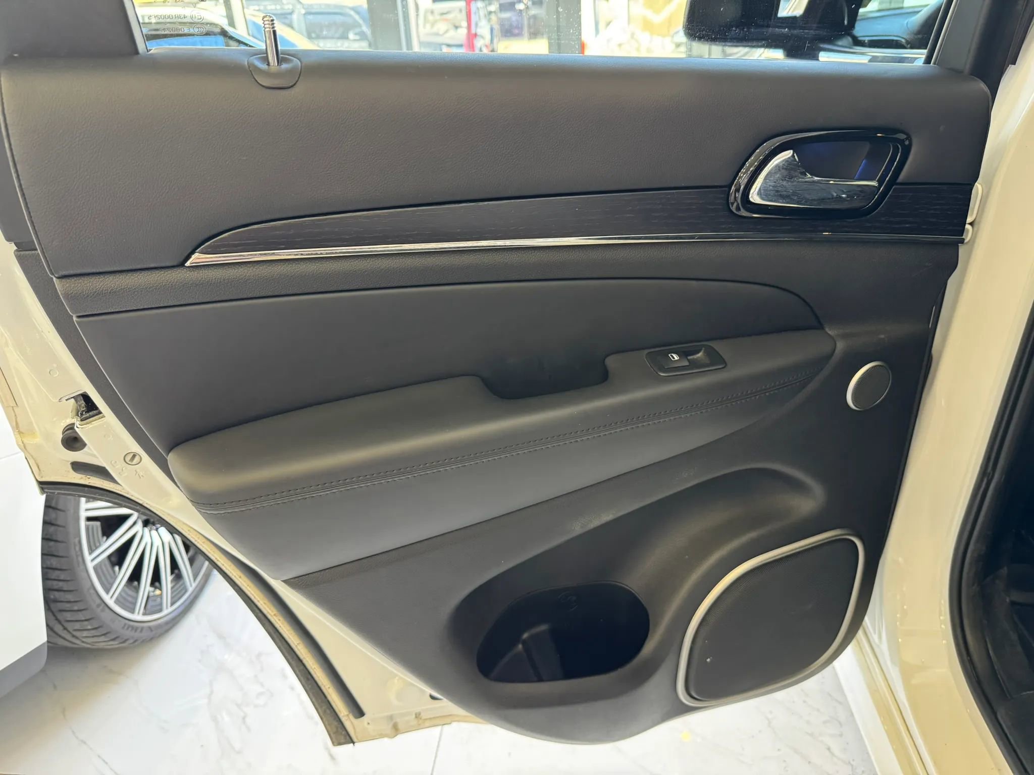 Used 2019 Jeep Grand Cherokee High Altitude AWD/4WD image 12
