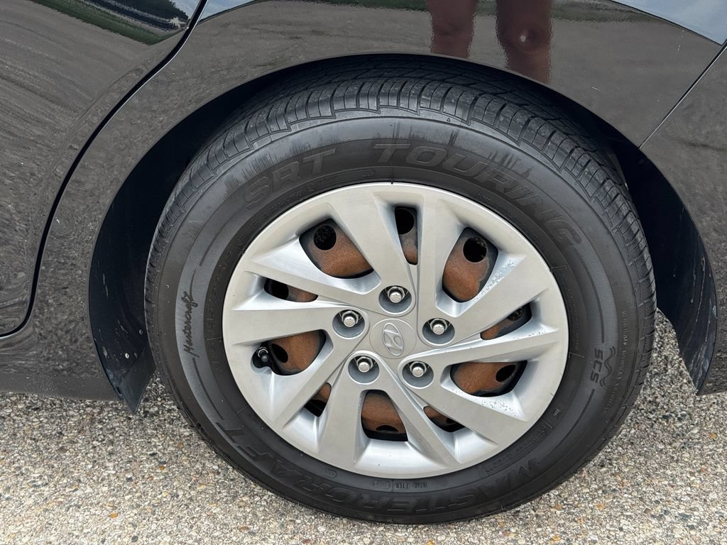 Used 2019 Hyundai Elantra SE FWD image 23