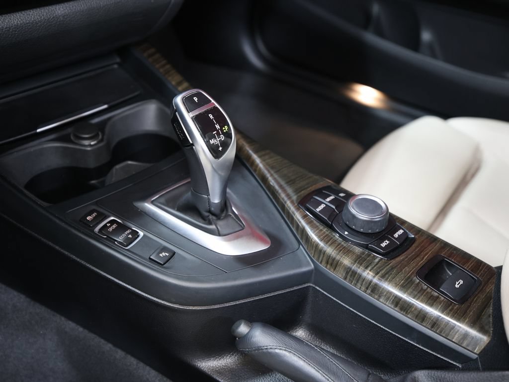 Used 2017 BMW 230i Convertible RWD image 22
