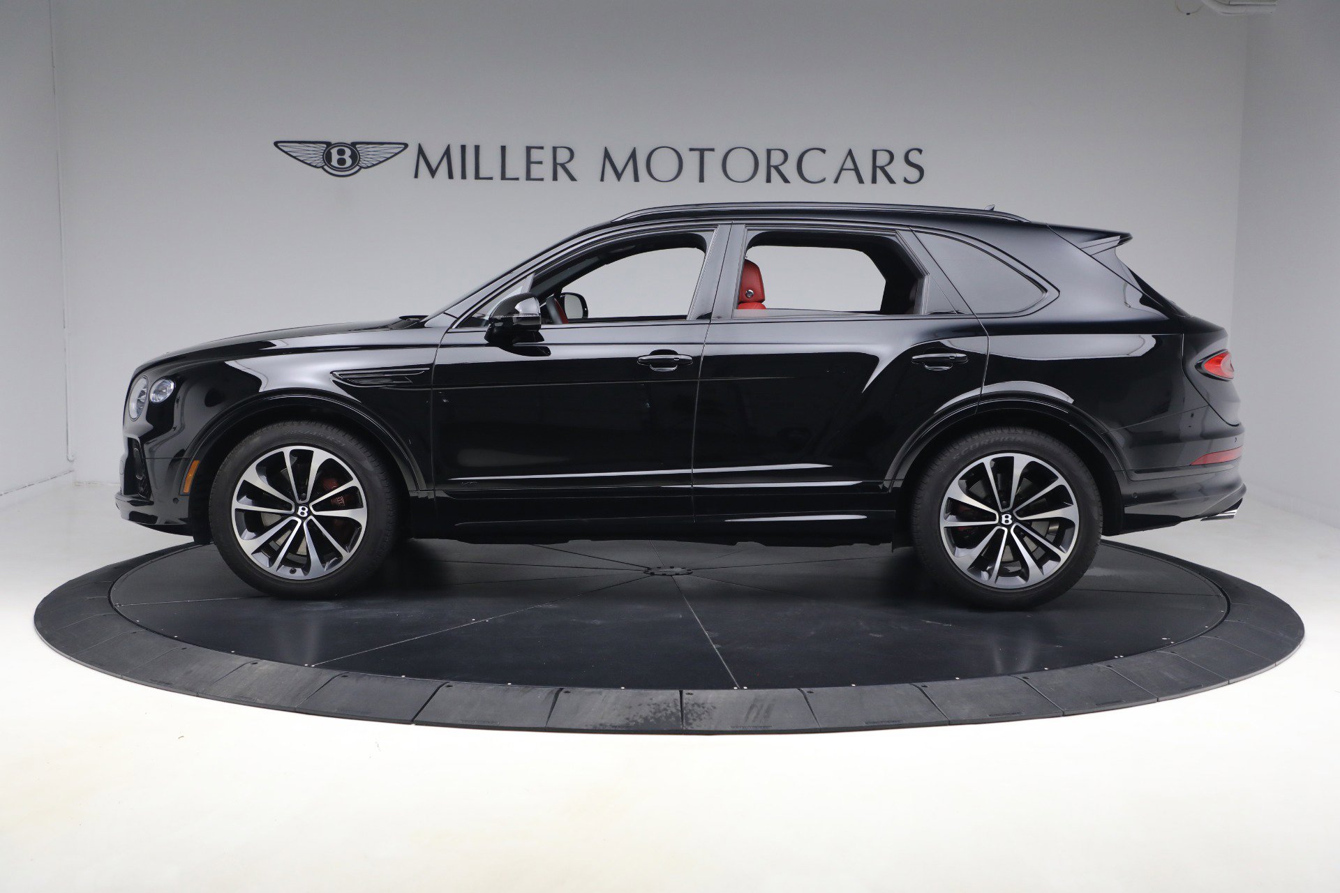 Used 2022 Bentley Bentayga image 3
