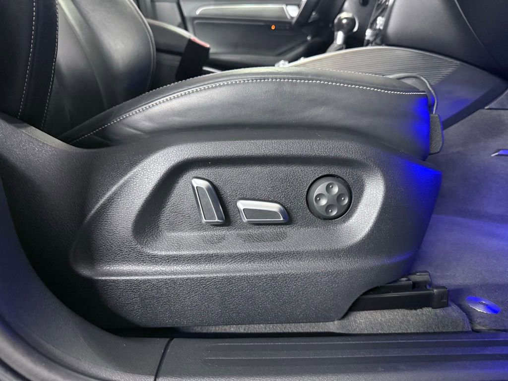 Used 2015 Audi SQ5 Prestige w/ Prestige Package image 38