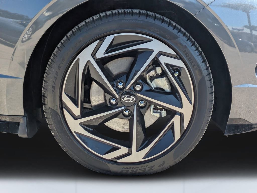 Used 2025 Hyundai Elantra Sport image 11