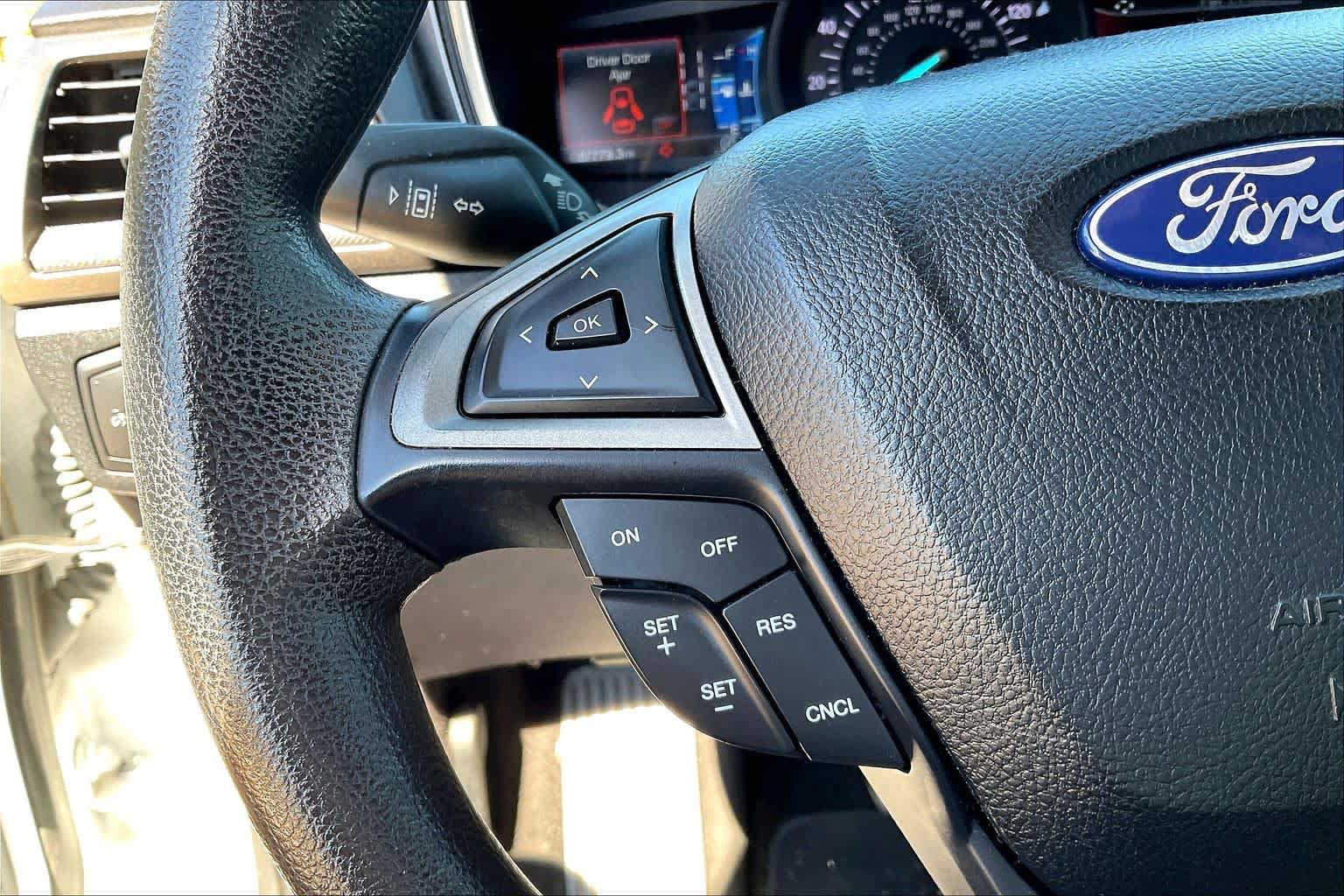 Used 2020 Ford Fusion SE FWD image 24