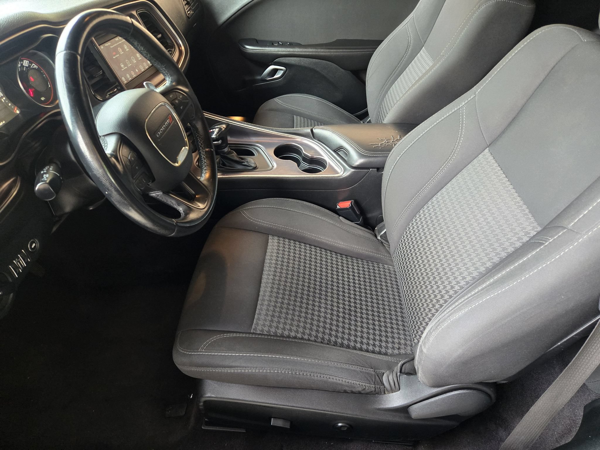 Used 2018 Dodge Challenger SXT RWD image 13