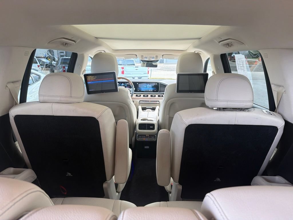 Used 2022 Mercedes-Benz GLS 450 4MATIC image 10