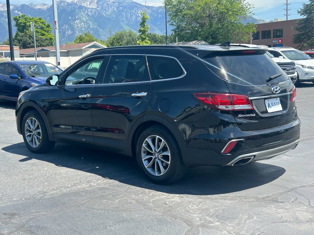 Used 2017 Hyundai Santa Fe SE w/ Cargo Package AWD/4WD image 7