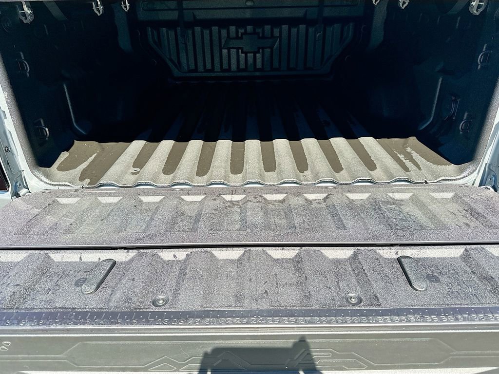 Used 2025 Chevrolet Colorado ZR2 w/ Midnight Edition image 35