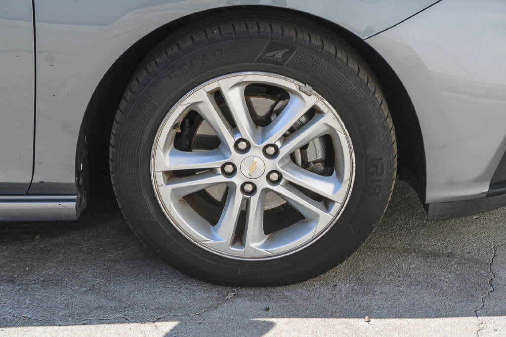 Used 2018 Chevrolet Cruze LT w/ RS Package FWD image 10