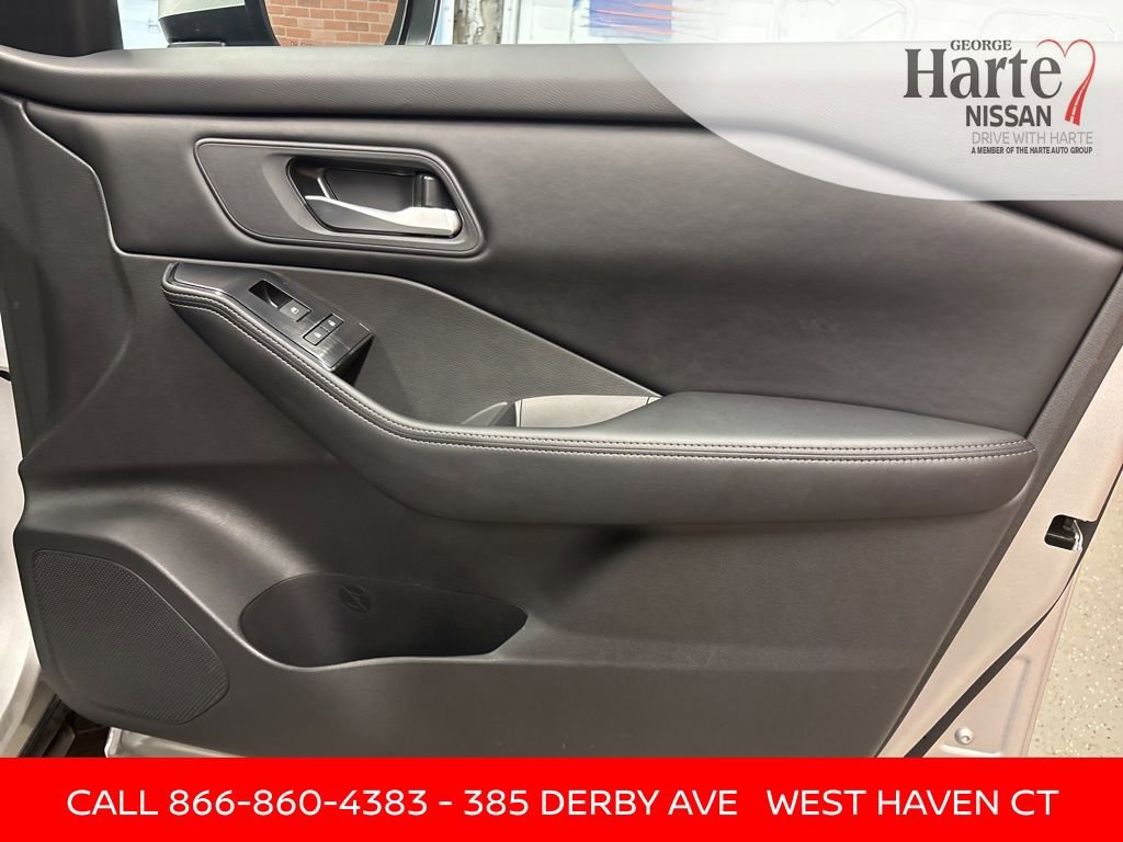 Certified 2025 Nissan Rogue SV image 35