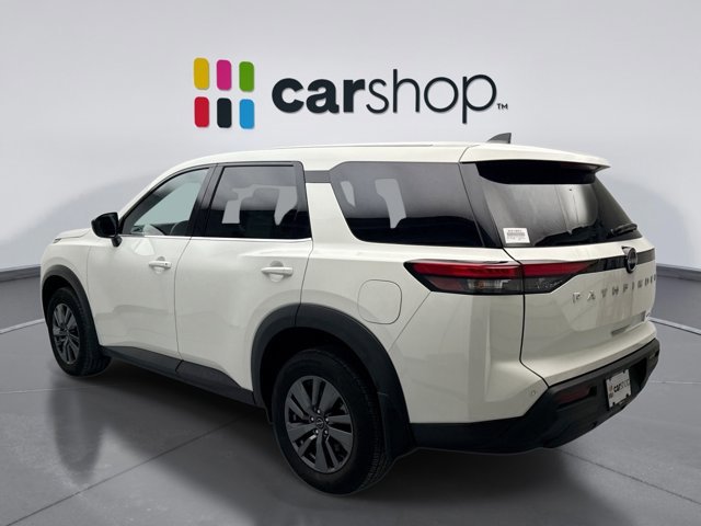 Used 2024 Nissan Pathfinder S image 3