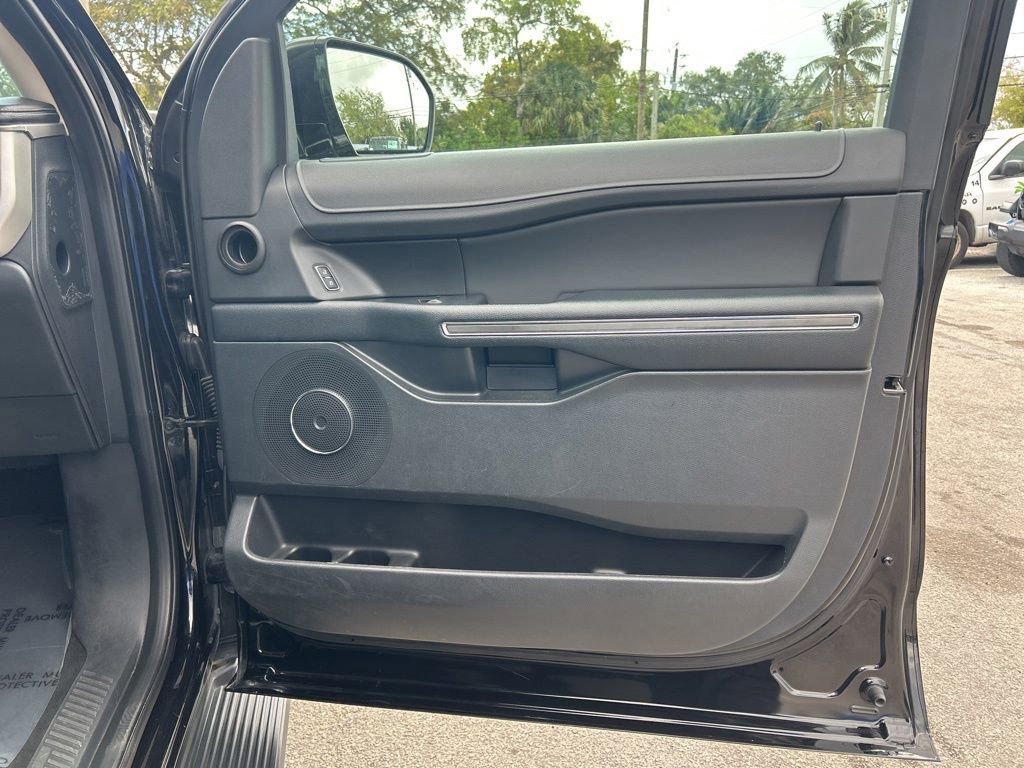 Used 2024 Ford Expedition XLT image 25