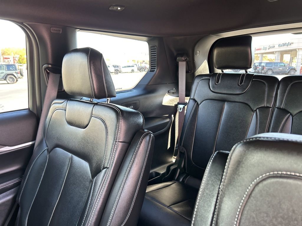 Used 2025 Jeep Grand Cherokee L Limited w/ Black Appearance Package image 33