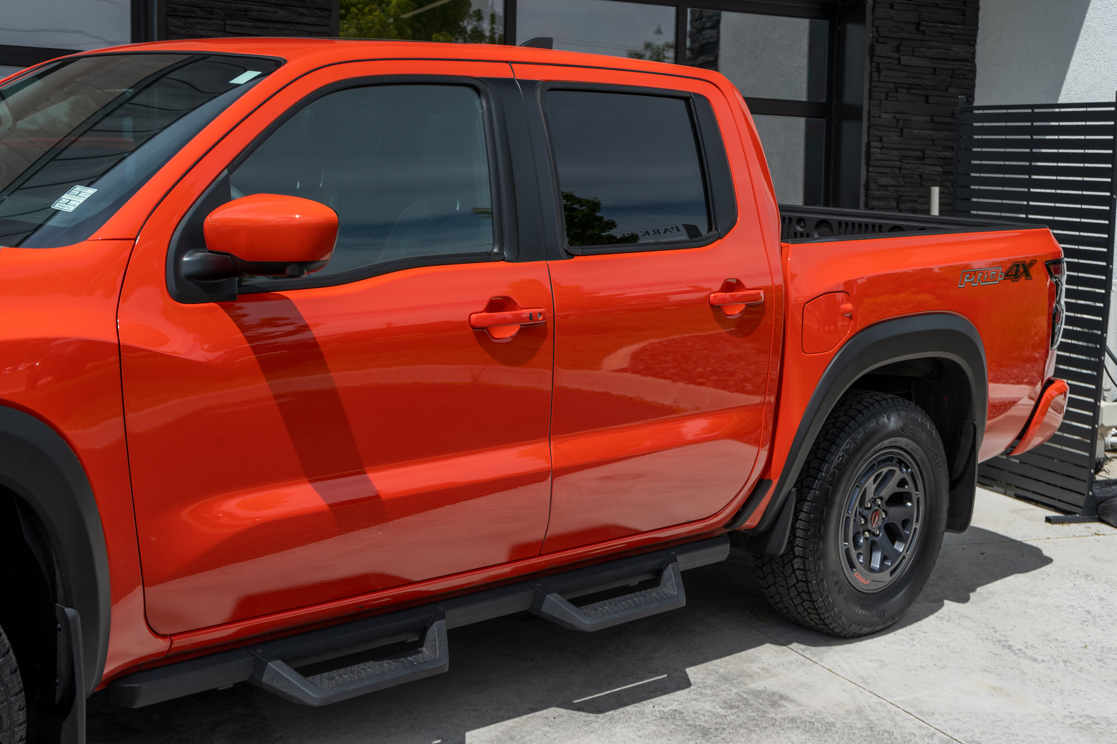 Used 2025 Nissan Frontier PRO-4X w/ Pro Premium Package AWD/4WD image 7