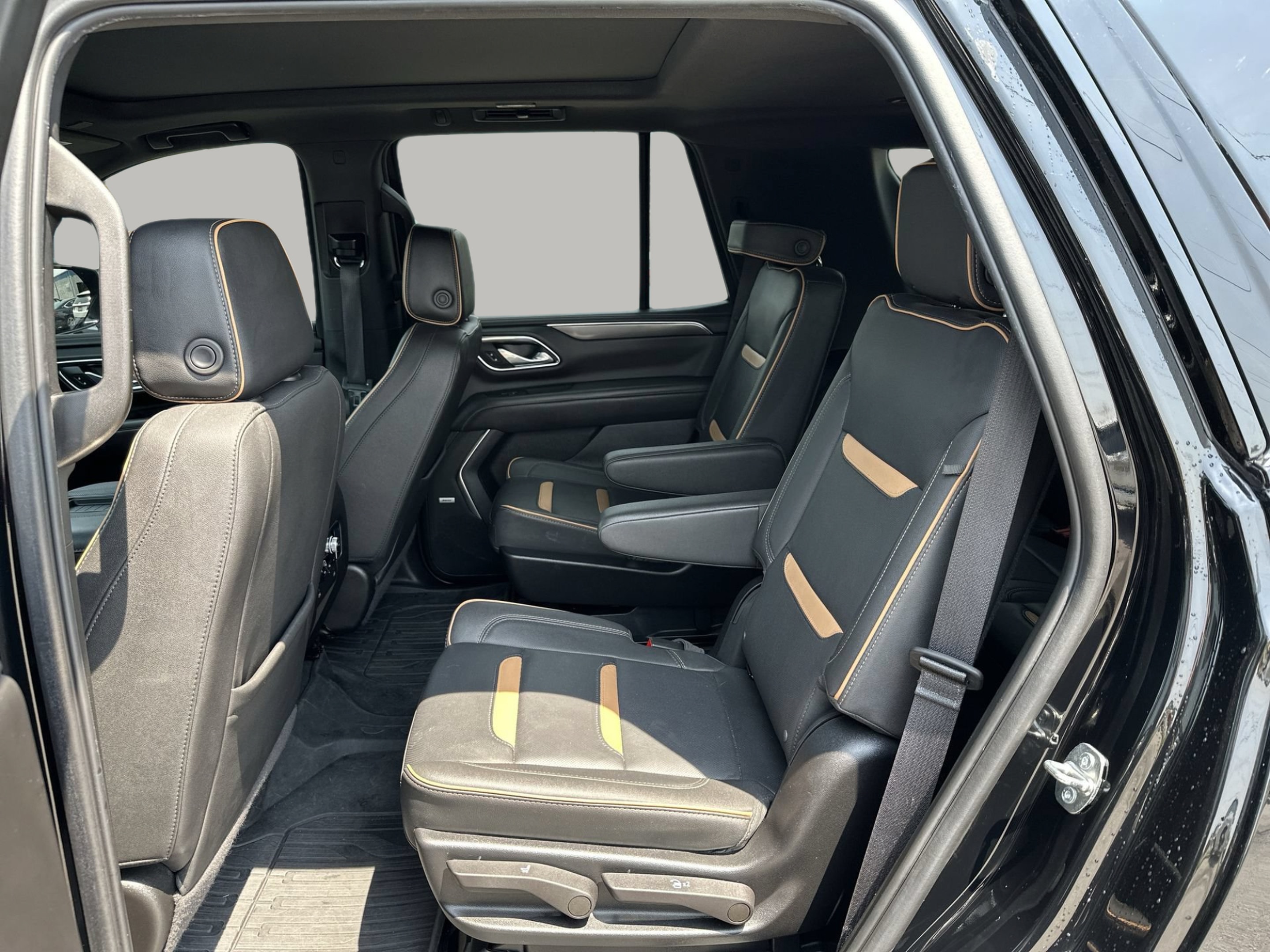 Used 2024 GMC Yukon AT4 w/ Technology Package AWD/4WD image 23