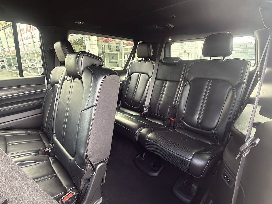 Used 2024 Jeep Wagoneer L Series II w/ Flexible Seating Group AWD/4WD image 24
