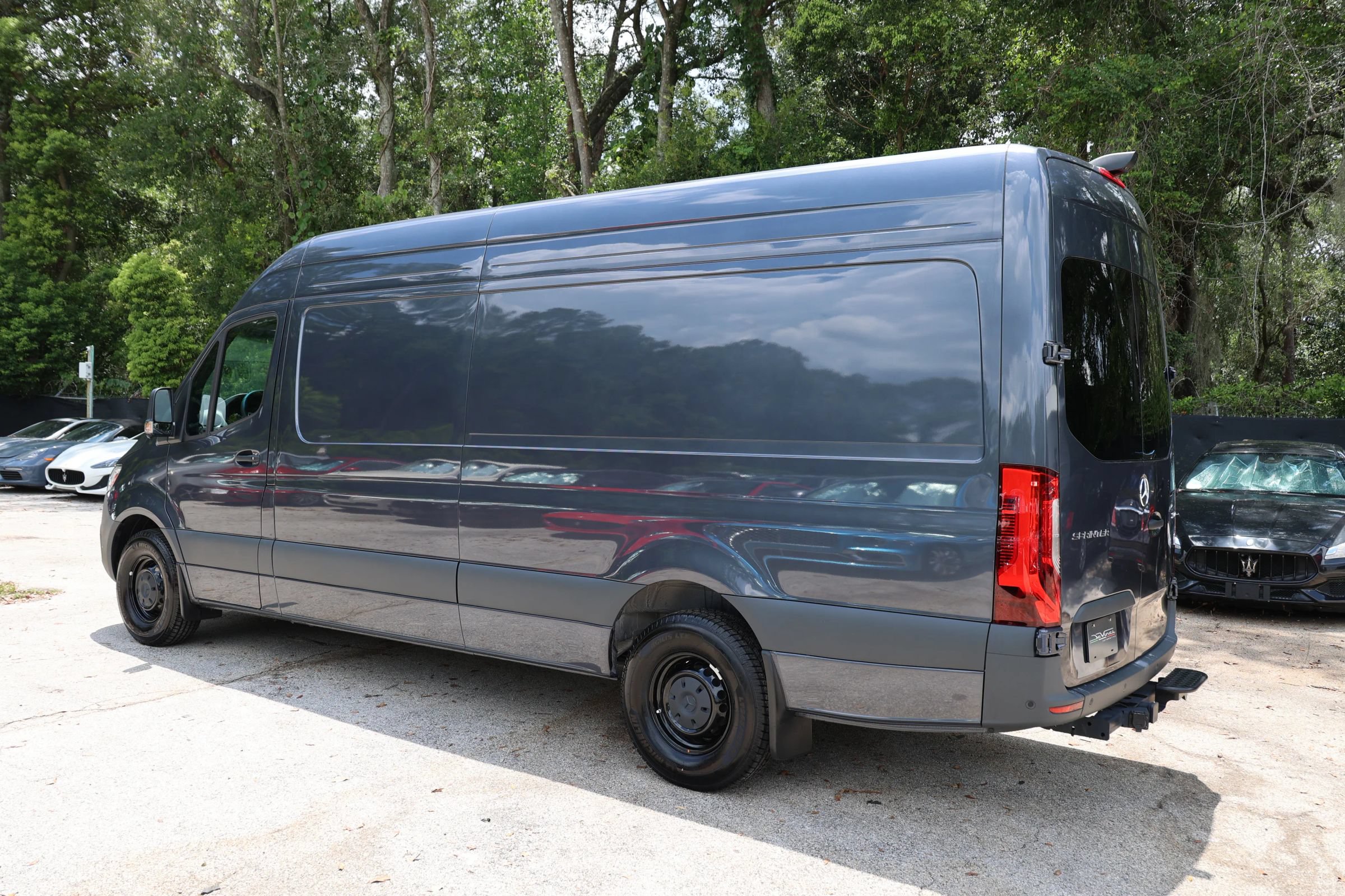 Used 2025 Mercedes-Benz Sprinter 2500 image 32