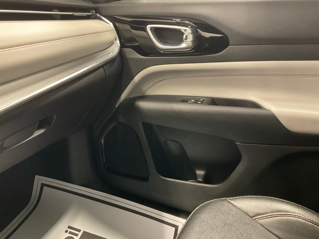 Used 2024 Jeep Compass Limited image 23