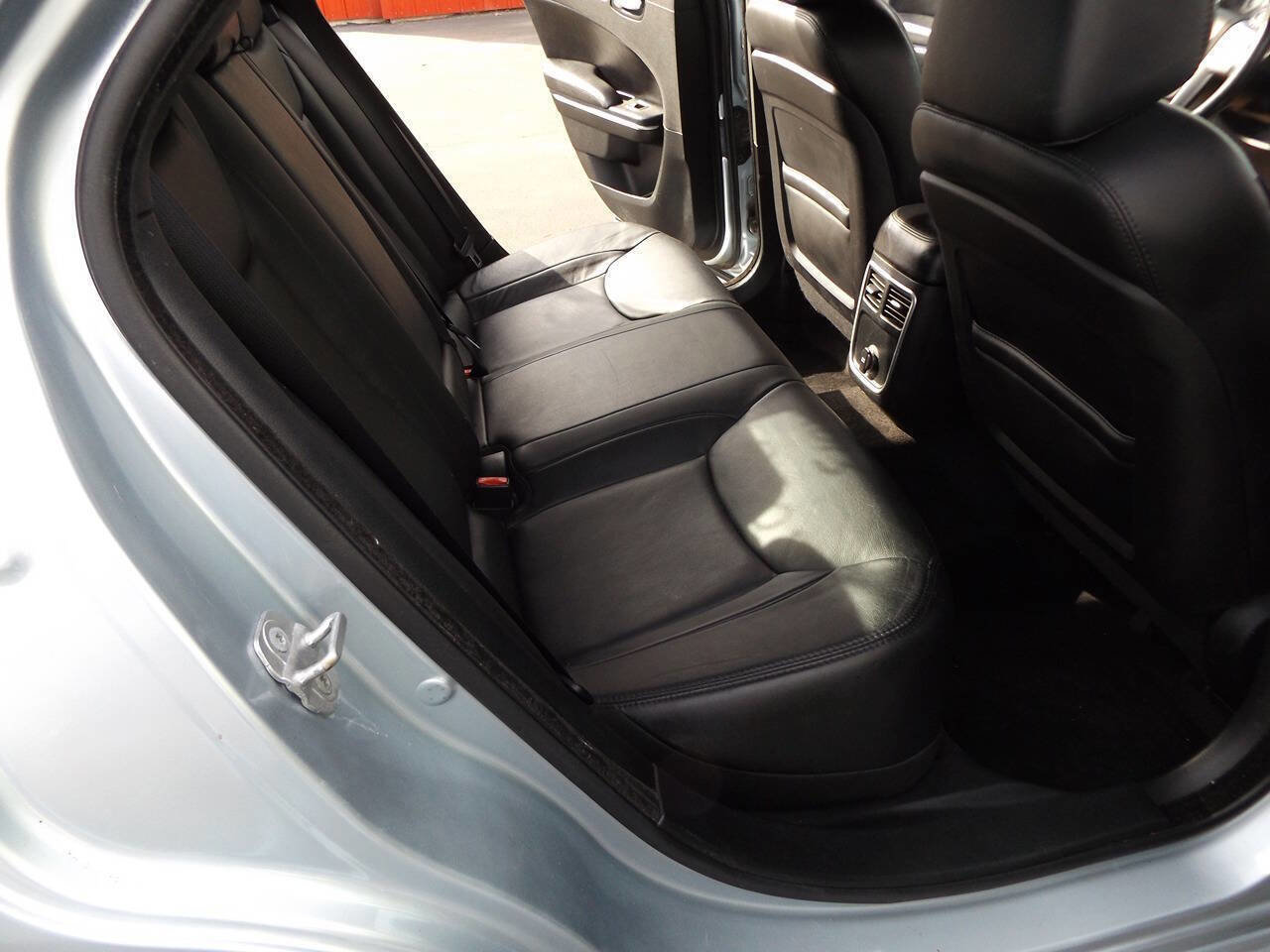 Used 2013 Chrysler 300 w/ Driver Convenience Group image 24