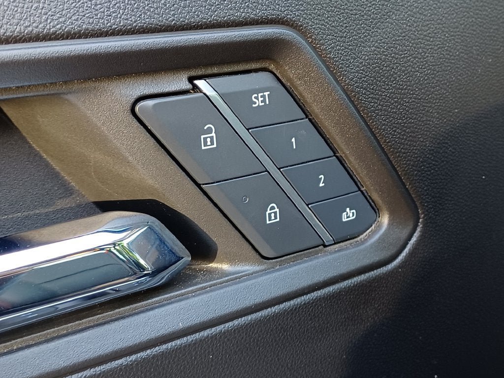 Used 2024 GMC Canyon AT4X w/ AT4X AEV Edition AWD/4WD image 9