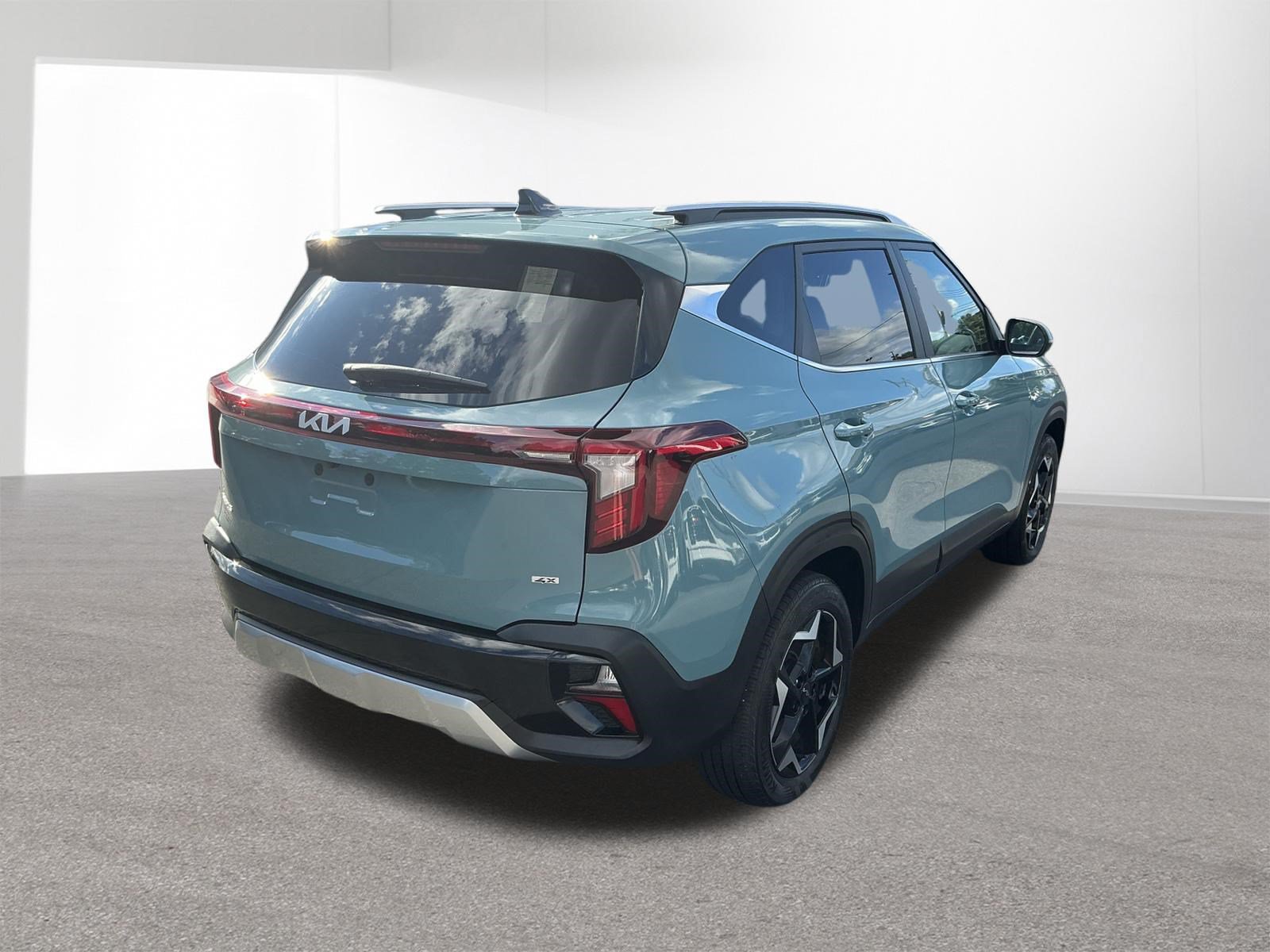 Used 2024 Kia Seltos EX AWD/4WD image 3