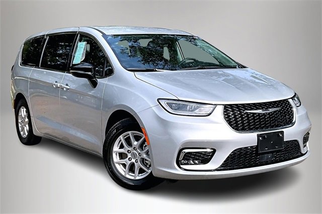Used 2024 Chrysler Pacifica Touring-L
