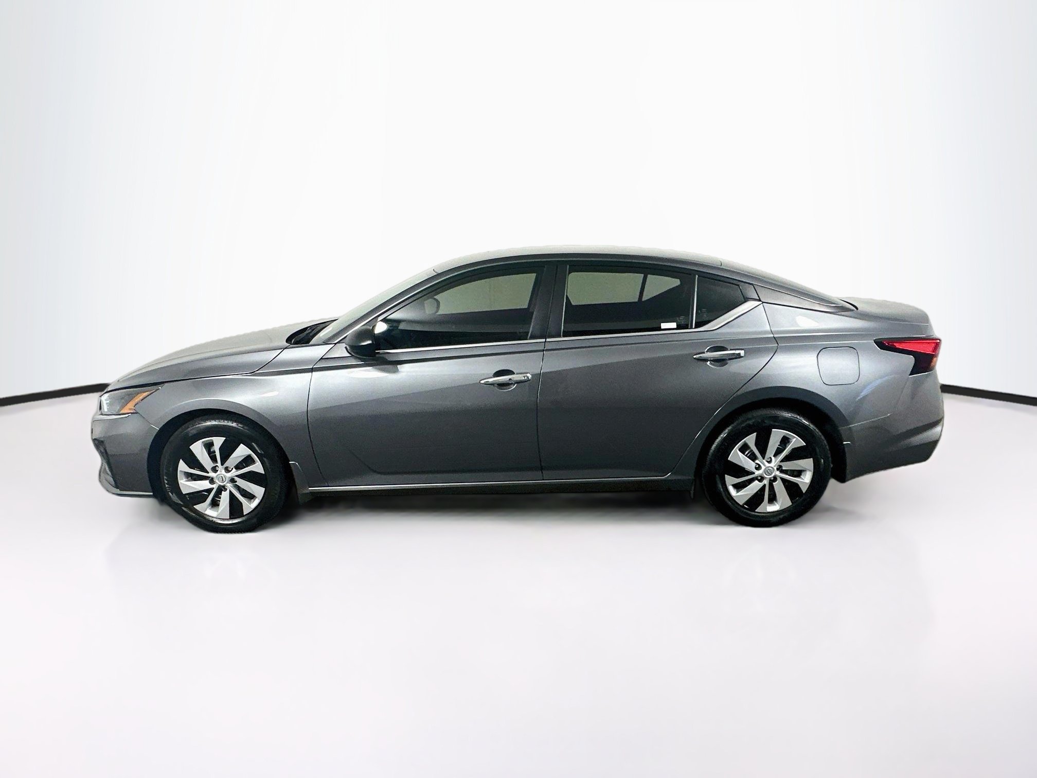 Used 2024 Nissan Altima 2.5 S FWD image 4
