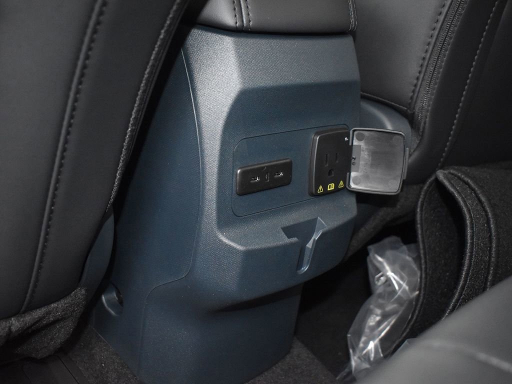 New 2025 Ford Maverick Lariat w/ Black Appearance Package image 13