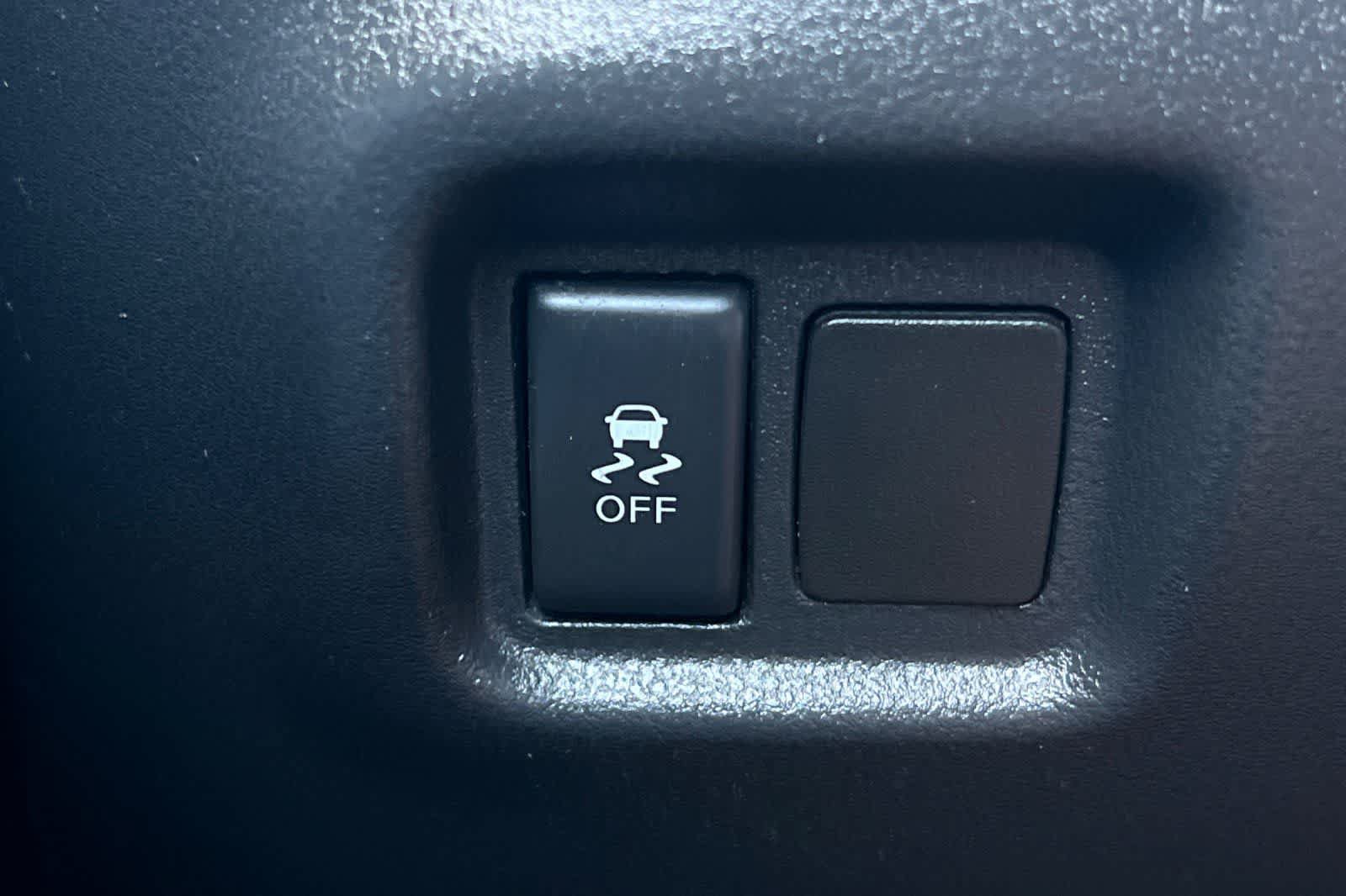 Used 2015 Nissan Versa Note SV FWD image 34