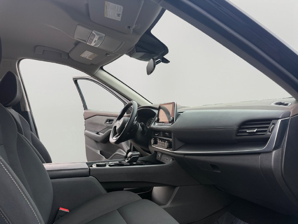 Used 2023 Nissan Rogue S AWD/4WD image 11