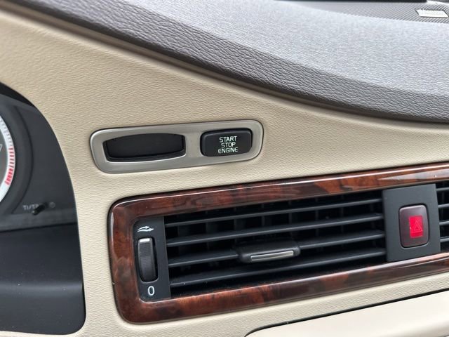 Used 2010 Volvo XC70 T6 image 24