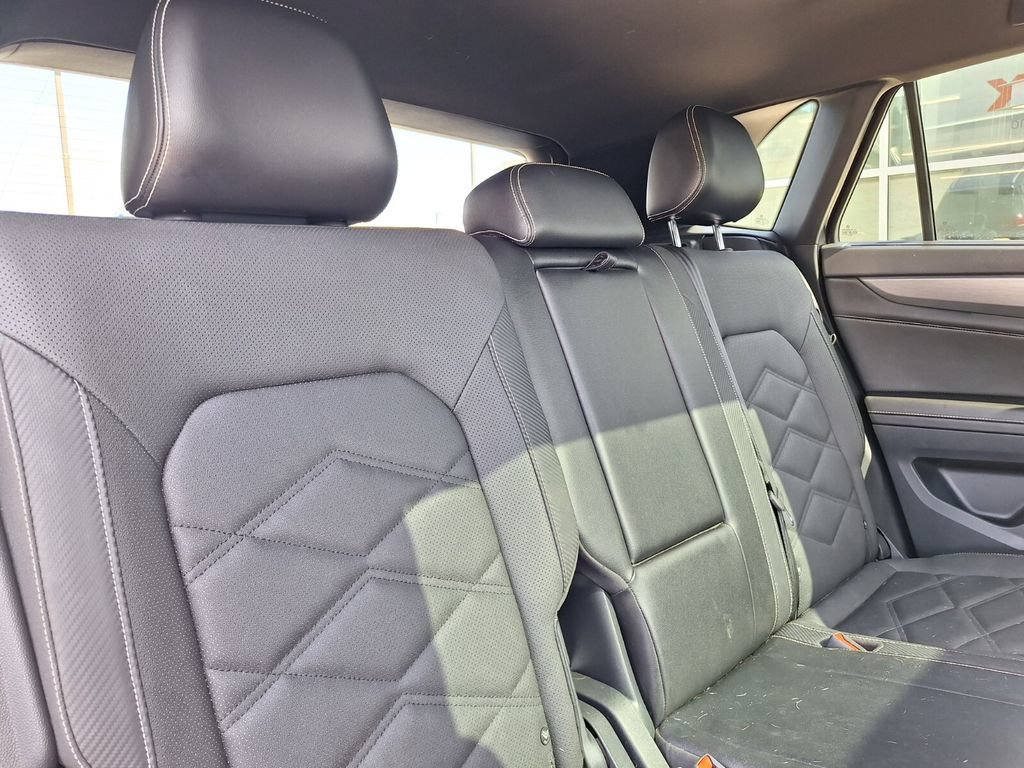 Used 2024 Volkswagen Atlas Cross Sport SE FWD image 28